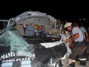 Kamyonet Tır`la Çarpıştı: 1 Ölü