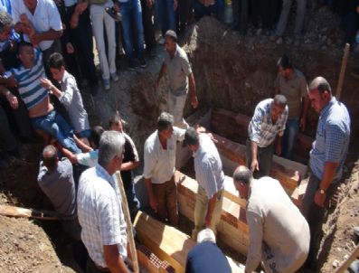 Kazada Ölen Aile Toprağa Verildi