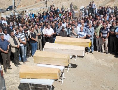 KıZıLPıNAR - Kazada Ölen Anne ve 3 Çocuğu Tek Mezarda Yan Yana Defnedildi