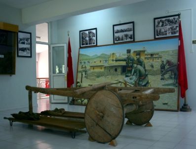 Kırık Kağnı Ziyaretçilerine Tarihi Yansıtıyor