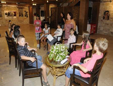 Kuşadalı Çocuklar Atölye Çalışmalarını Belgeledi
