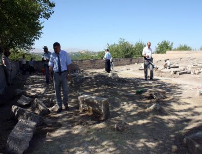 Malatya`da Kırk Kardeşler Mezarlığı`nda Kazı Çalışması Başladı