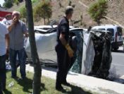 Piyalepaşa`da Bariyere ve Yayaya Çarpan Araç Takla Attı: 5 Yaralı