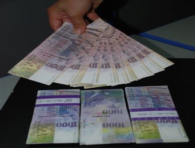 Sahte İsviçre Frangını Bozdurmak İsterken Yakalandı