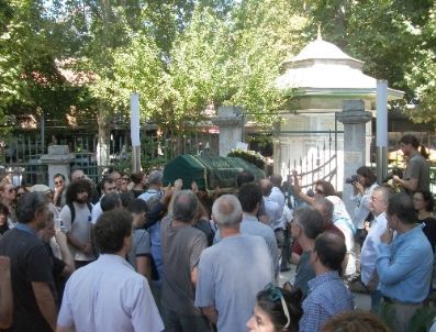 Şair Seyhan Erözçelik Son Yolculuğuna Uğurlandı