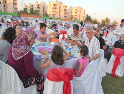 Toroslar’ın Halil İbrahim Sofrasında 5 Bin Kişi İftar Yaptı .