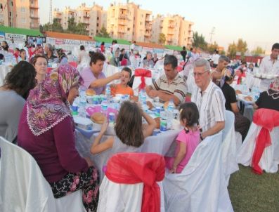 Toroslar’ın Halil İbrahim Sofrasında 5 Bin Kişi İftar Yaptı .