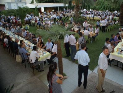 UMURLU - Vali Coş, Orucunu Şehit ve Gazi Aileleriyle Birlikte Açtı