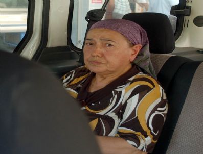 Yaşlı Kadın Altın Bileziğini Eliyle Dolandırıcılara Verdi