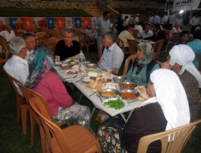 Ak Partililer Vatandaşlarla İftarda Buluşuyor