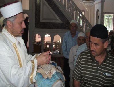 Alanyalılar Sakal-ı Şerif`i Görmeye Camiye Koştu