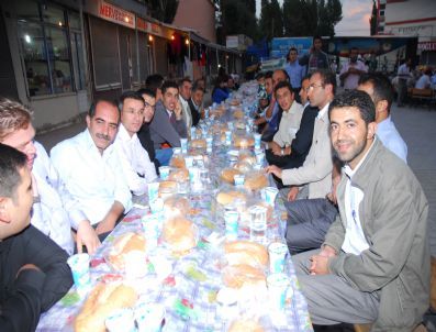 Başkale Kaymakamlığı`ndan İftar Yemeği