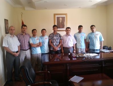 HÜSEYIN AVCı - Derik Sur&fem İle Üniversiteyi Kazananlar Kaymakam Avcı’yı Ziyaret Etti