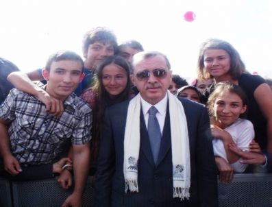 Erdoğan, Lise Öğrencilerinin Yurt Talebini Aldı