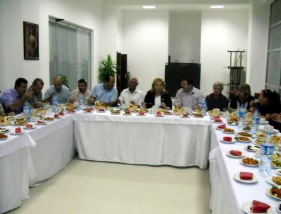 ÜLKER CAN - Eskişehir`de Vakıf, İşadamları ve Dernek Yöneticileri Hoşgörü İftarında Buluştu