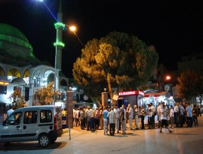 TESBIH - Gaziemir Müftülüğü`nden Kadir Gecesi`nde 3 Bin Vatandaşa İkram