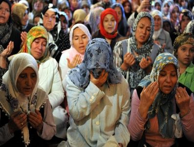 Hacı Bayram`daki Sakal-ı Şerif Yoğun İlgi Gördü