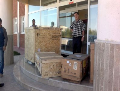 İngiltere Essex Üniversitesi Cü`ye Malzeme Gönderdi