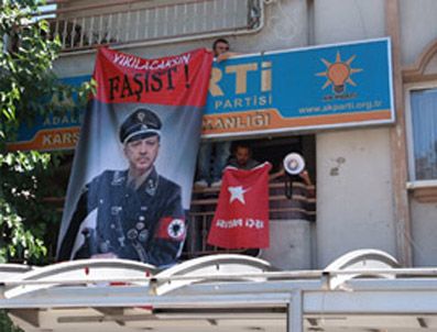 BAHRİYE ÜÇOK - İşçi Partililer AK Parti ilçe binasını bastı
