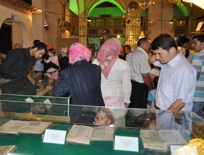 Kadir Gecesi`nde Mevlana Müzesi Ziyaretçilerle Doldu