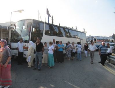 Kadir Gecesi`ni Hala Sultan`da Geçirmek İsteyen Türk Vatandaşlara Geçiş Engeli