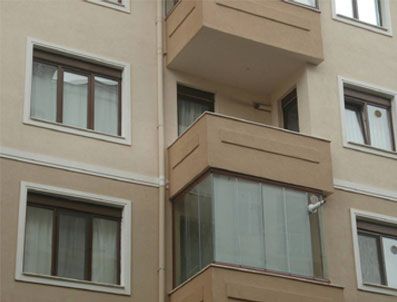 Karı koca balkondan atlayıp intihar etti