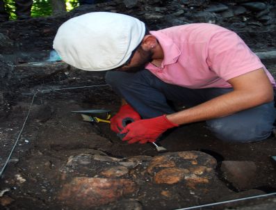 Kazı Çalışması Başaltılan Giresun Adası`nda Keşiş Kafatasları ve Toplu Mezarlar Bulundu