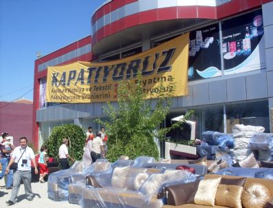 Kırıkkale`de Kapatılan Mobilya Mağzasına Yoğun İlgi