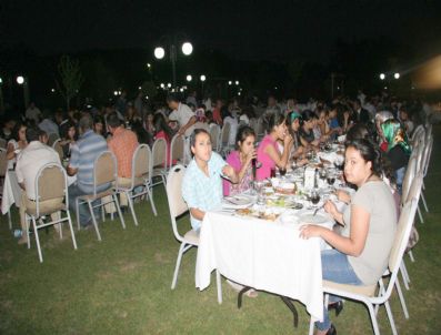 YUSUF ODABAŞ - Kız Yetiştirme Yurdu`nda Barınan Kızlara Anlamlı İftar