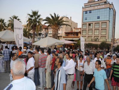 Kuşadası`nda İftar Yemeğinde İzdiham