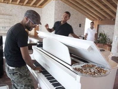 İSYAN - Libya sosyetesinin villalarını bastılar