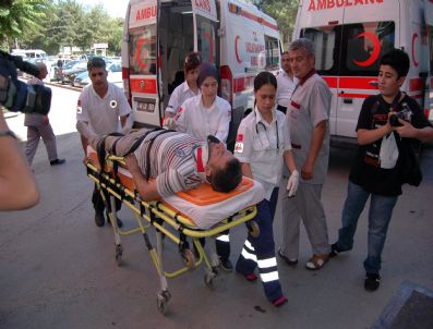 Minibüs Devrildi: 11 Yaralı