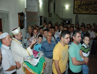 Sakal-ı Şerif`i Ziyaret Etmek İsteyenler Uzun Kuyruk Oluşturdu