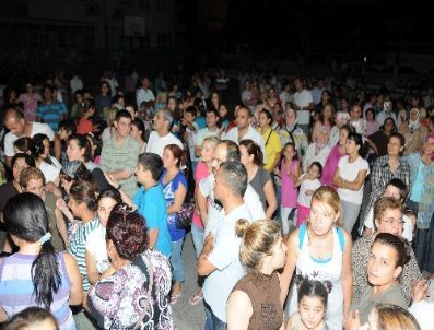 Servis Parası Vermek İstemeyen Veliler Gece Okula Akın Etti