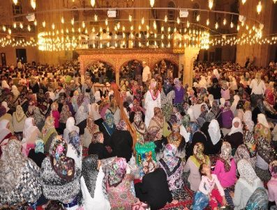Soydaşlar ve Batı Trakya Türkleri Selimiye Camii`ne Akın Etti