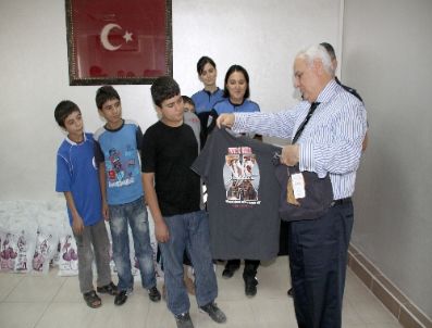 Topdes Bürosu 200 Öğrenciyi Giydirdi