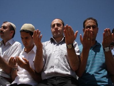 Vanlılar, Somalililer İçin Yağmur Namazı Kılıp Dua Etti