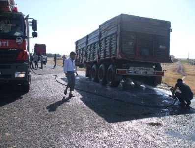 Yanan Tır`daki 25 Ton Akü Kül Oldu