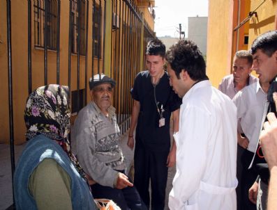 Yozgat Ptt Önünde Maaş Kuyruğu