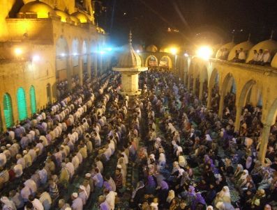 Balıklıgöl`de 50 Bin Kişilik Dev İftar Sofrası