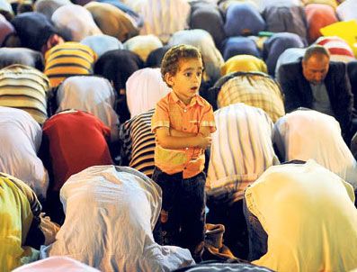 Camilerde 'Kadir Gecesi' izdihamı