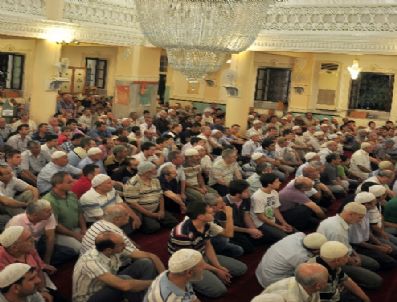 Denizli’de Kadir Gecesi Somali İçin Dua Edildi