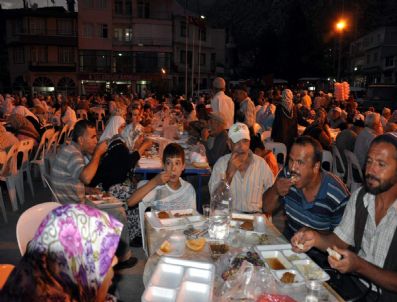 Elmalı Belediyesi`nden 6 Bin Kişilik İftar ve Sahur Yemeği