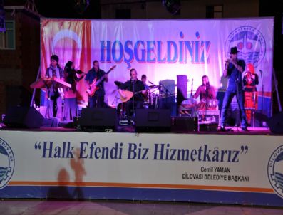 Grup Debu Dilovasında Konser Verdi