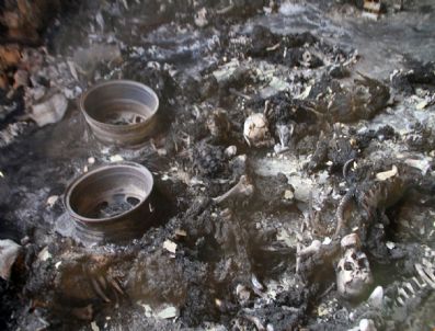 Kaddafi`nin Askerleri 80 Mahkumu Yaktı