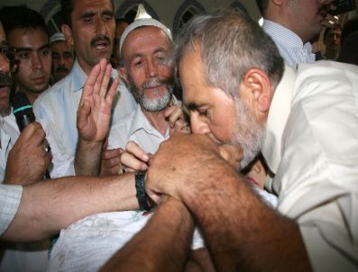 Kadir Gecesi Coşkusu İlahiyat Camii`ne Sığmadı