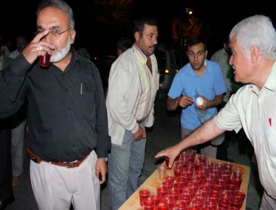 Kadir Gecesinde Şerbet Dağıtıldı
