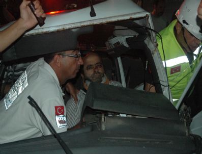 ŞERAFETTIN KURT - Kandil Ziyaretinden Dönen Aile Trafik Kazası Geçirdi: 3 Yaralı
