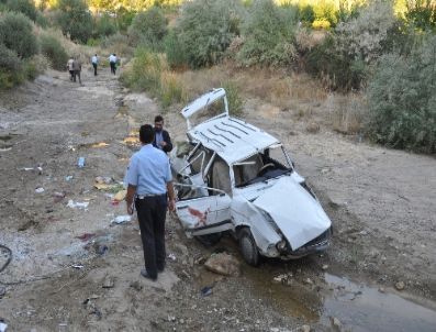 Konya`da Otomobil Şarampole Yuvarlandı: 3 Ölü, 3 Yaralı