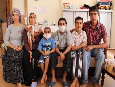 Lösemi Olan Kardeşleri İçin İnşaatlarda Çalışıyor